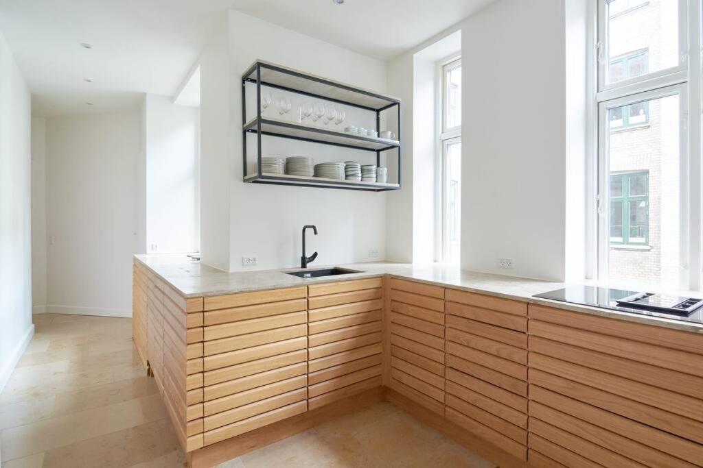 Spacious 3 Bedroom Manor Flat Next To Tivoli Copenhagen Exterior photo